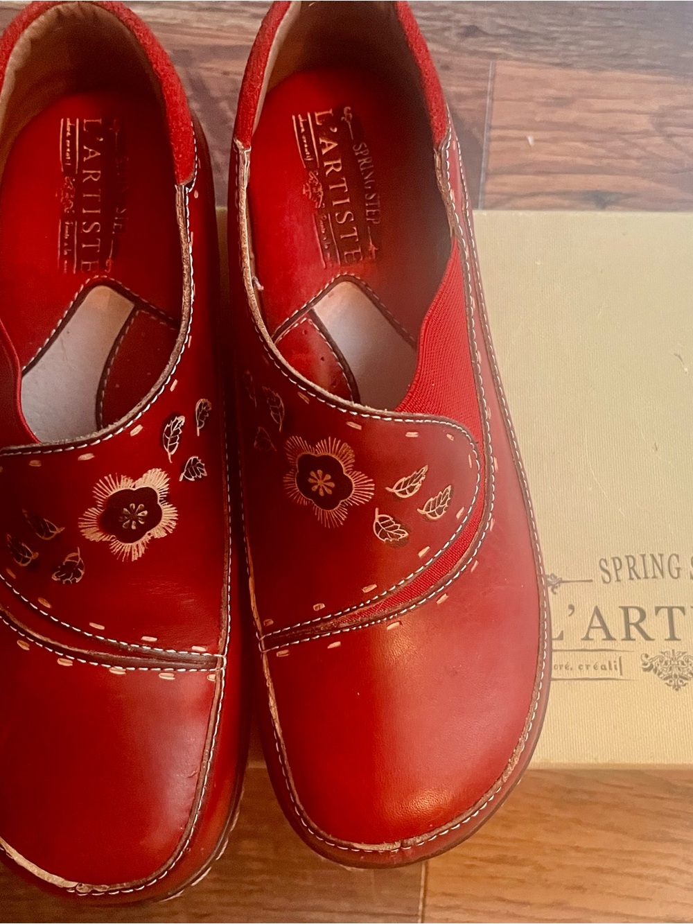 L'Artiste Women's Red Leather Slip-On Clogs